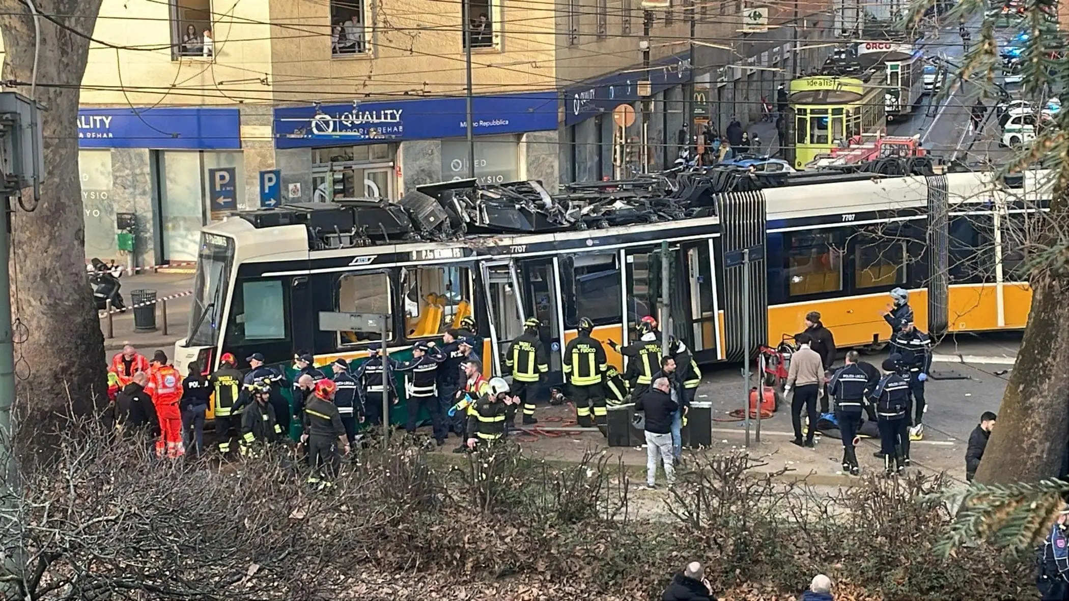 Milano: deraglia un tram