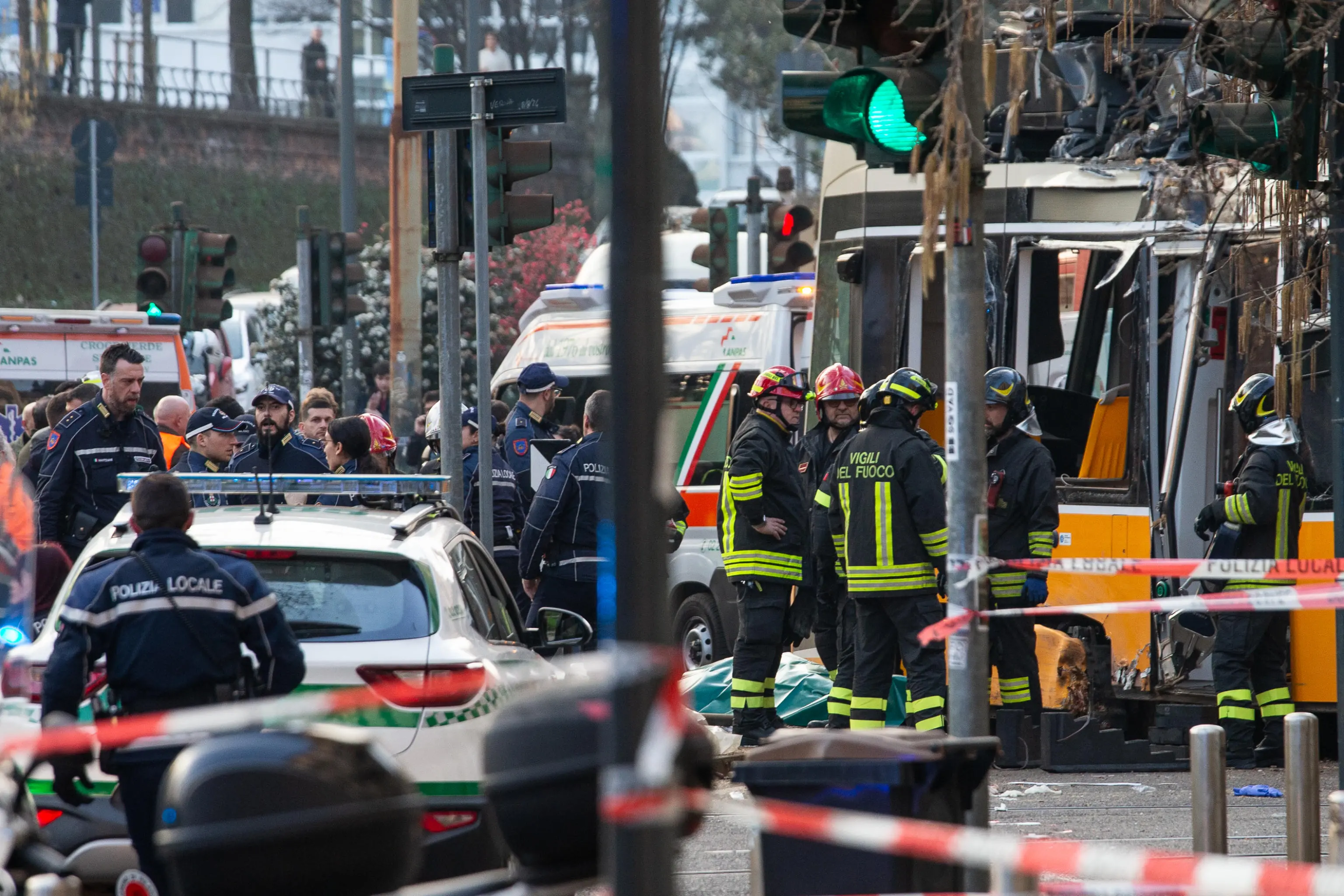 Milano: deraglia un tram