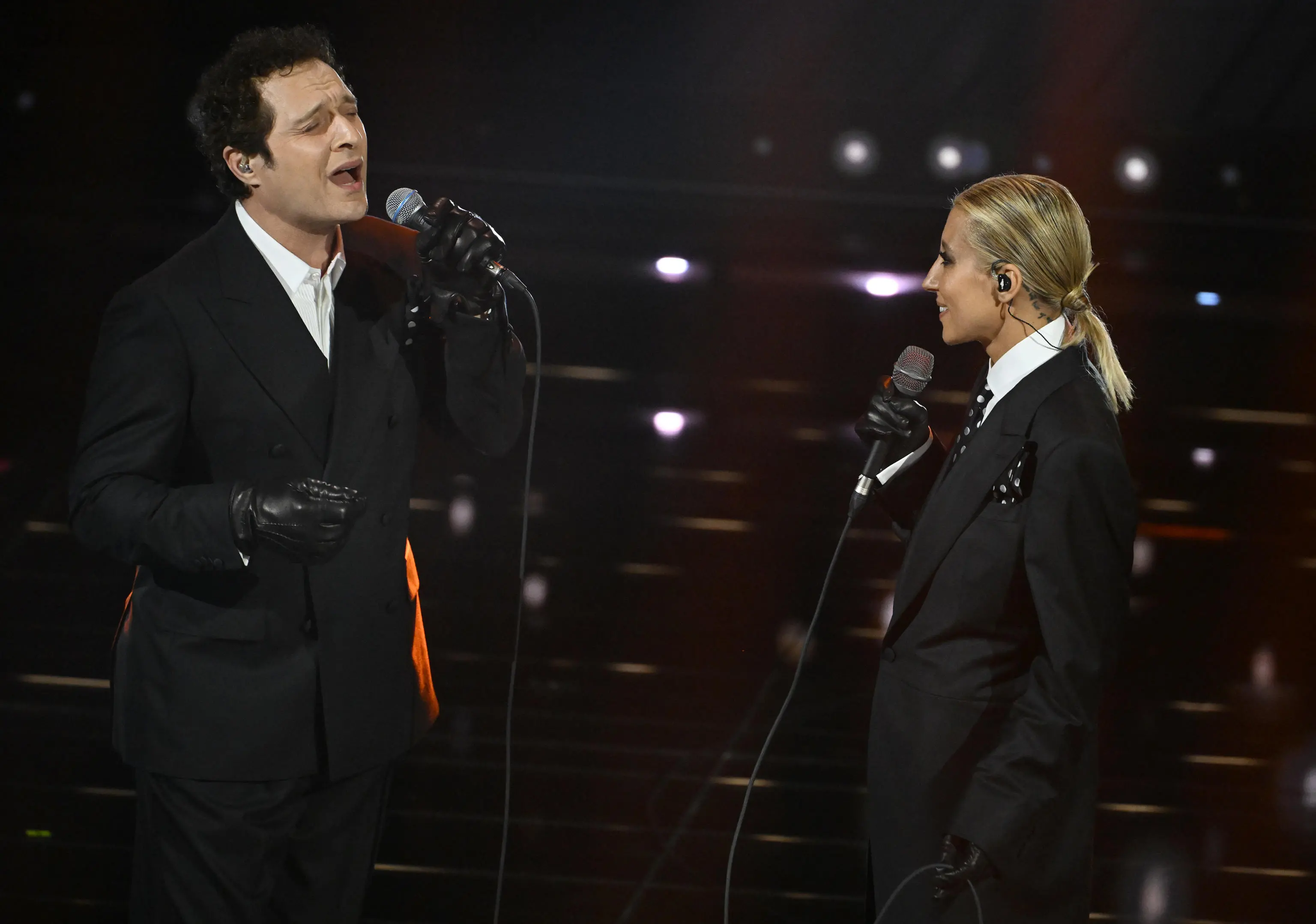 Sanremo, la serata dei duetti e delle cover