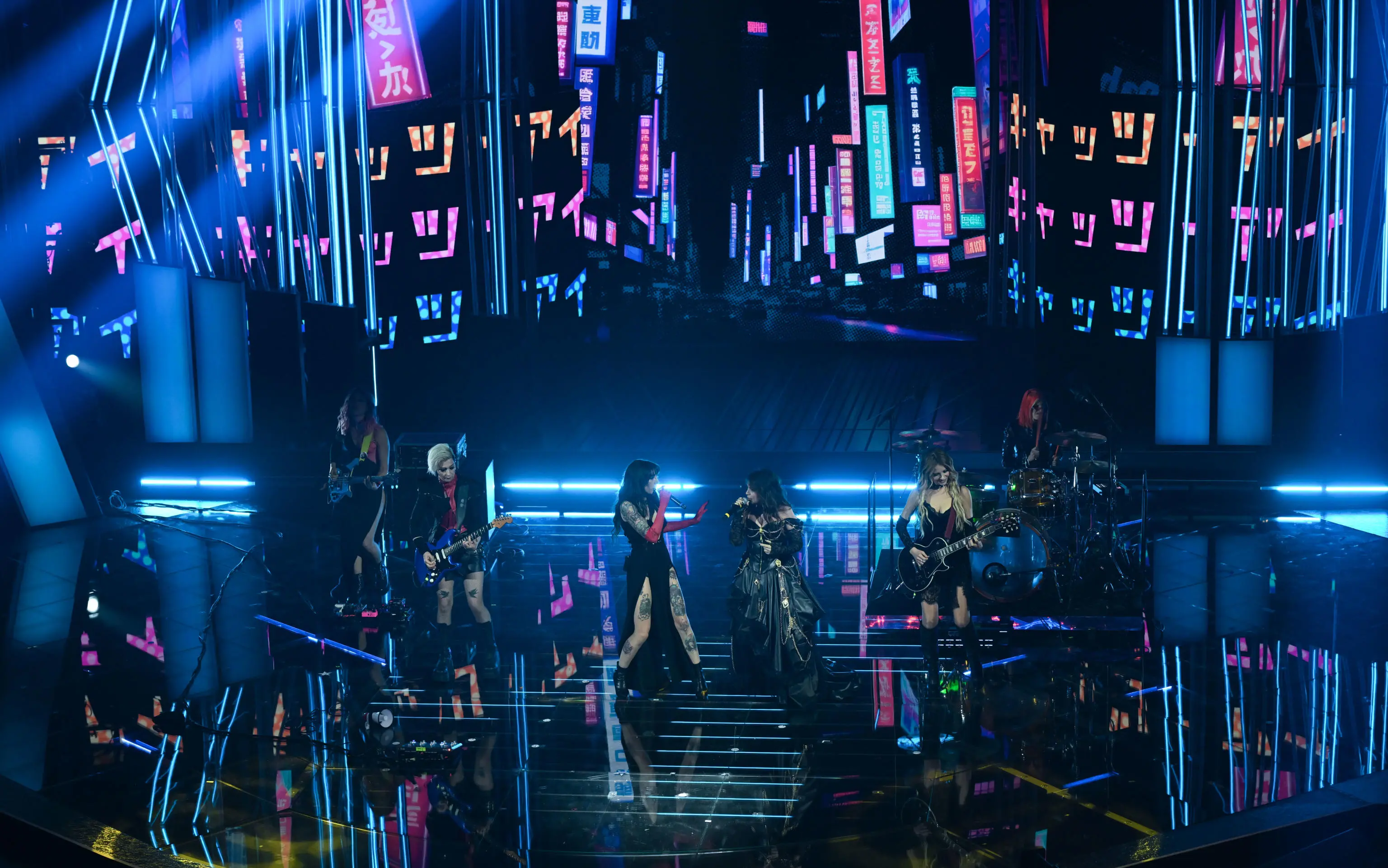 Sanremo, la serata dei duetti e delle cover