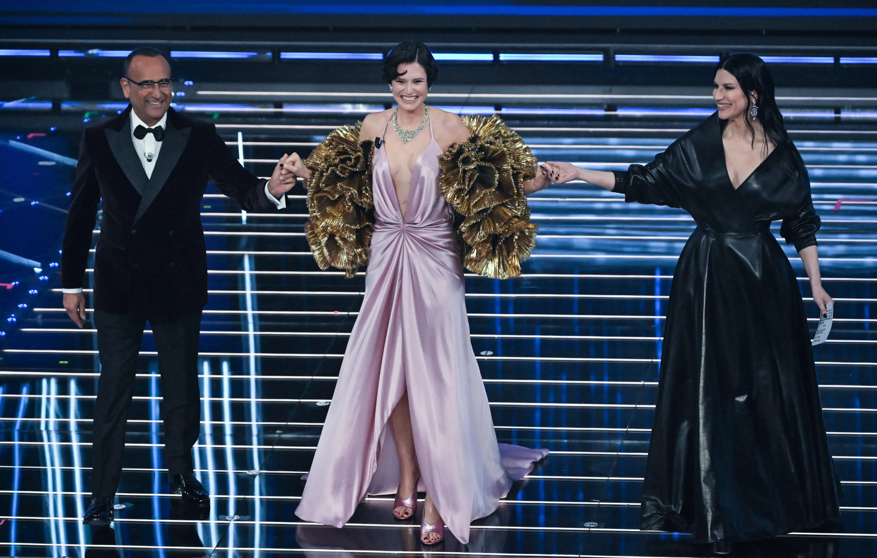 Sanremo, la serata dei duetti e delle cover