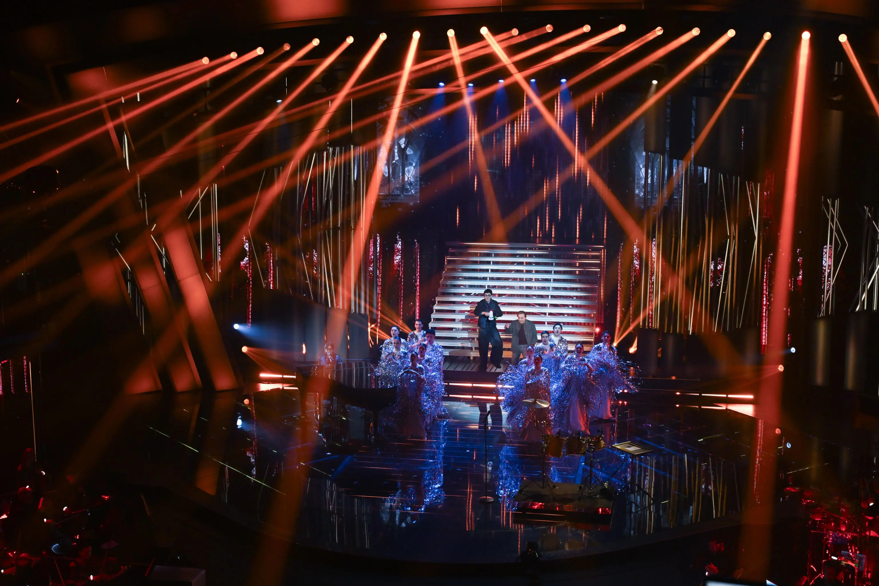 Sanremo, la serata dei duetti e delle cover