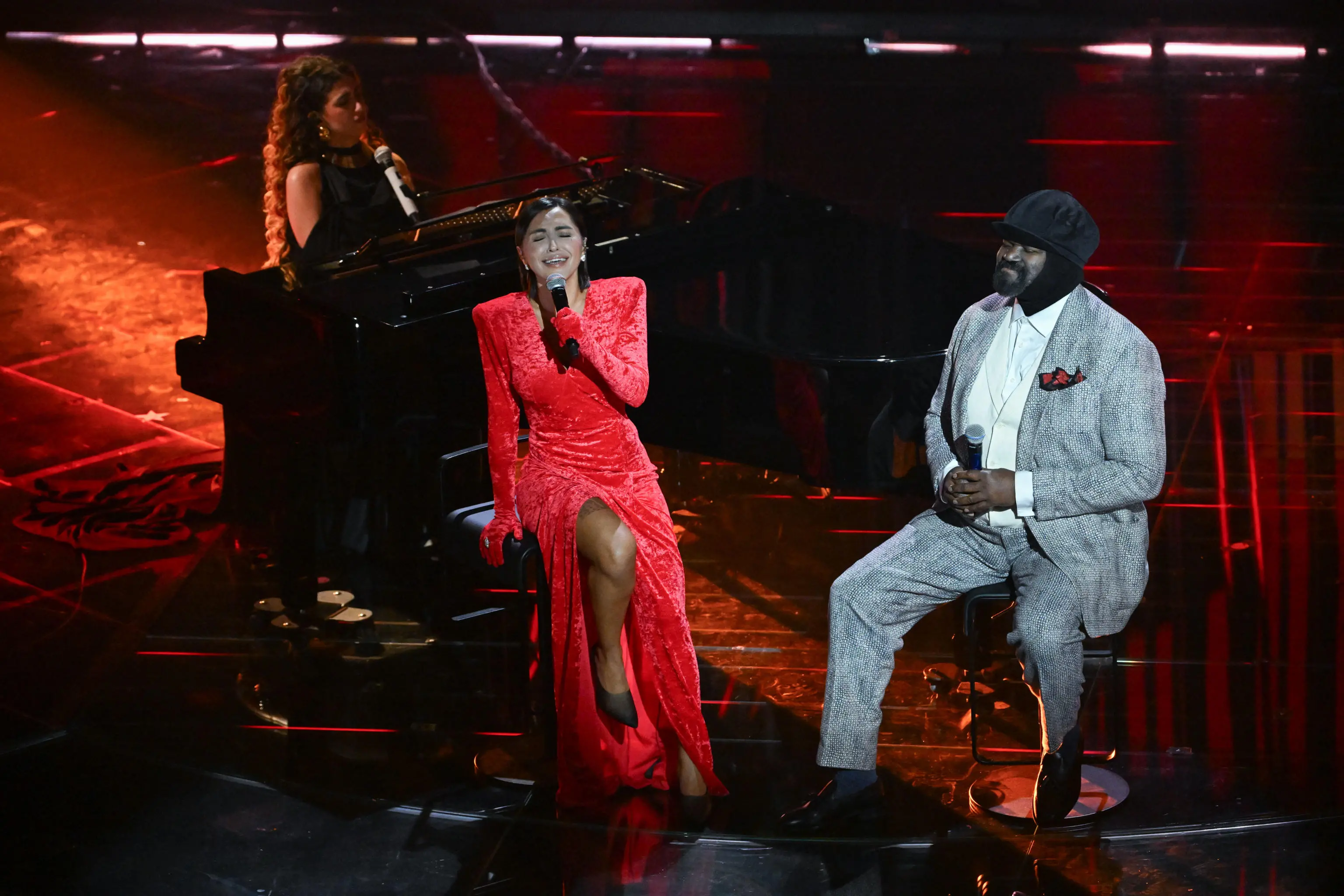 Sanremo, la serata dei duetti e delle cover