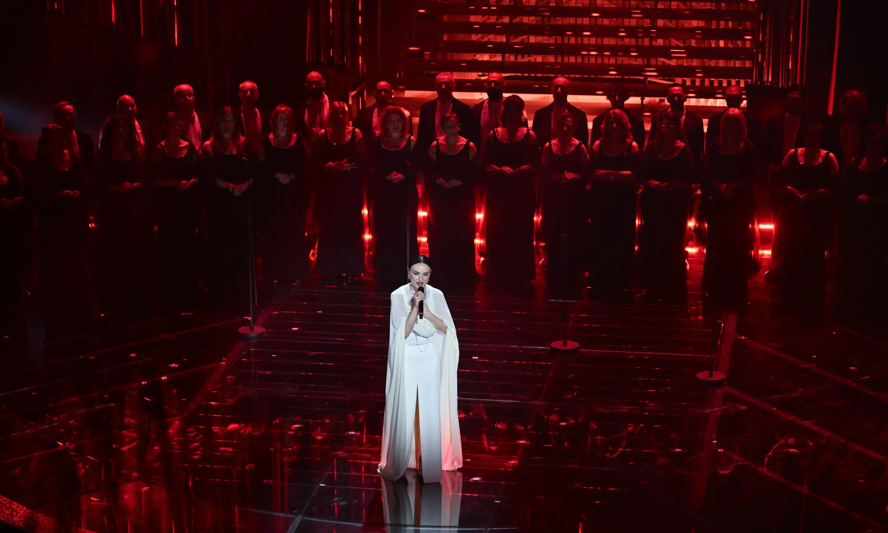 Sanremo, la serata dei duetti e delle cover