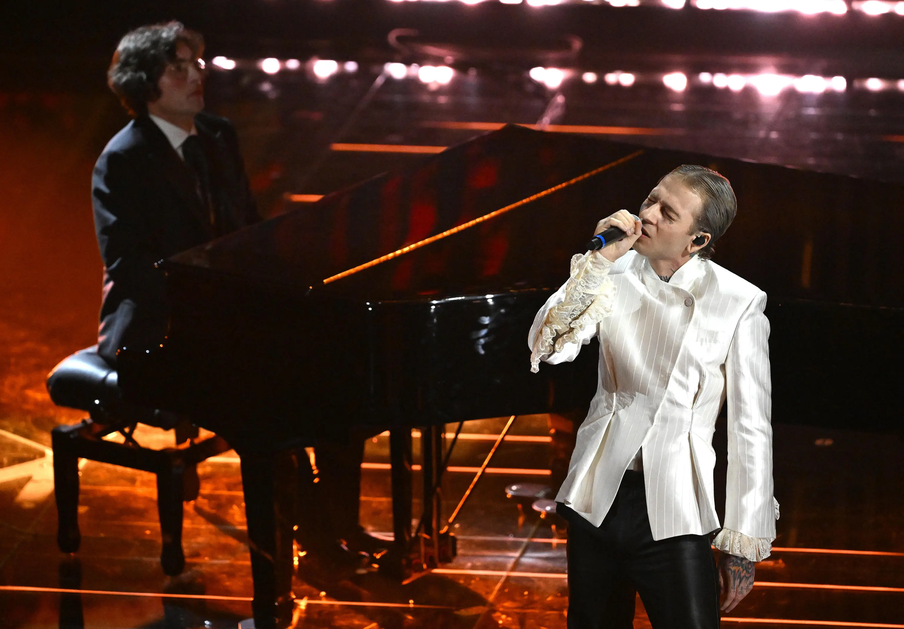 Sanremo, la serata dei duetti e delle cover