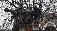 Il monumento commemorativo in piazza Cremona a Brescia © www.giornaledibrescia.it