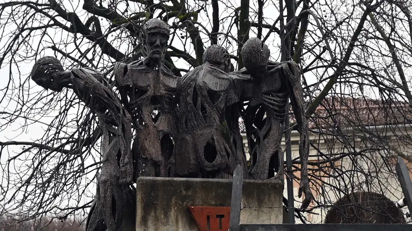 Il monumento commemorativo in piazza Cremona a Brescia © www.giornaledibrescia.it