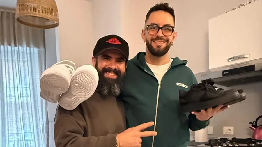 La consegna delle scarpe personalizzate