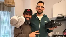 La consegna delle scarpe personalizzate