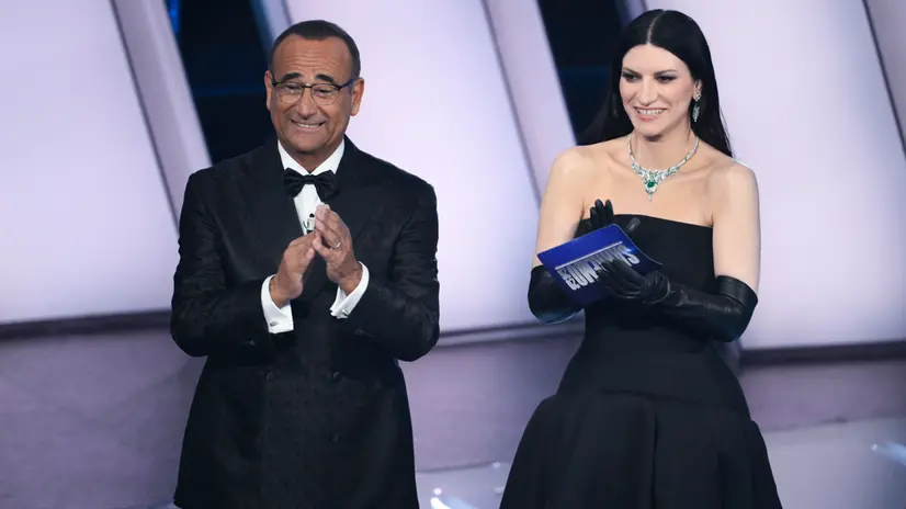 Carlo Conti e Laura Pausini - Foto Ansa © www.giornaledibrescia.it