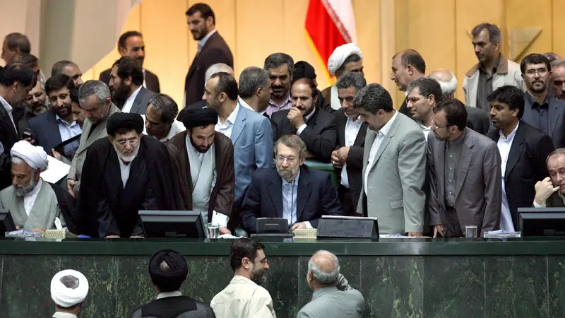 Larijani presiede la seduta del Parlamento iraniano - Foto Ansa © www.giornaledibrescia.it