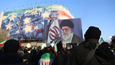 Folla in Enqelab square a Teheran - Foto Ansa © www.giornaledibrescia.it