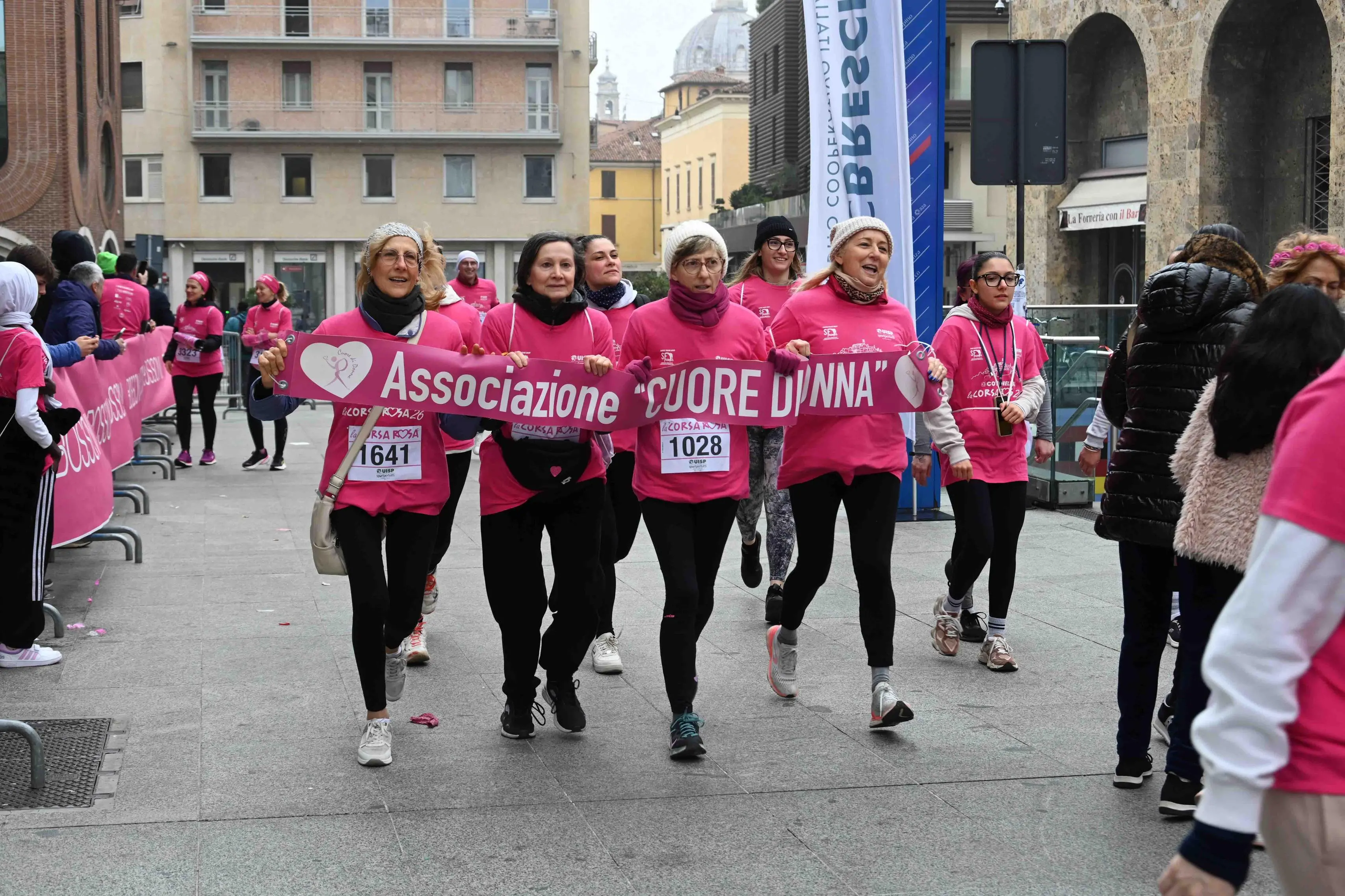 CRONACA BRESCIA PIAZZA VITTORIA PARTENZA CORSA ROSA PER SANDRINI 01-03-2026 MARCO ORTOGNI /GIOVANNI BENINI NEW EDEN GROUP