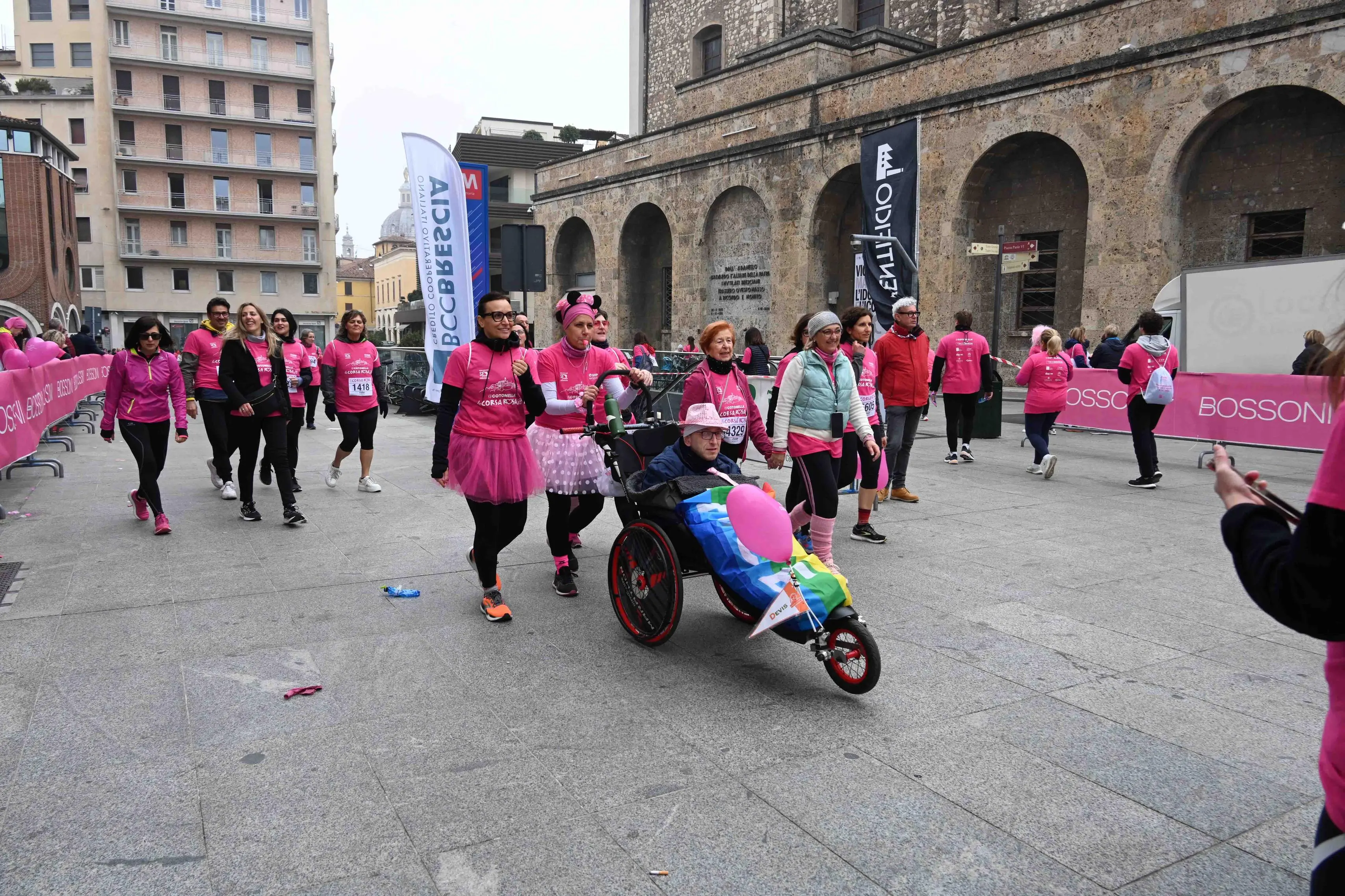 CRONACA BRESCIA PIAZZA VITTORIA PARTENZA CORSA ROSA PER SANDRINI 01-03-2026 MARCO ORTOGNI /GIOVANNI BENINI NEW EDEN GROUP
