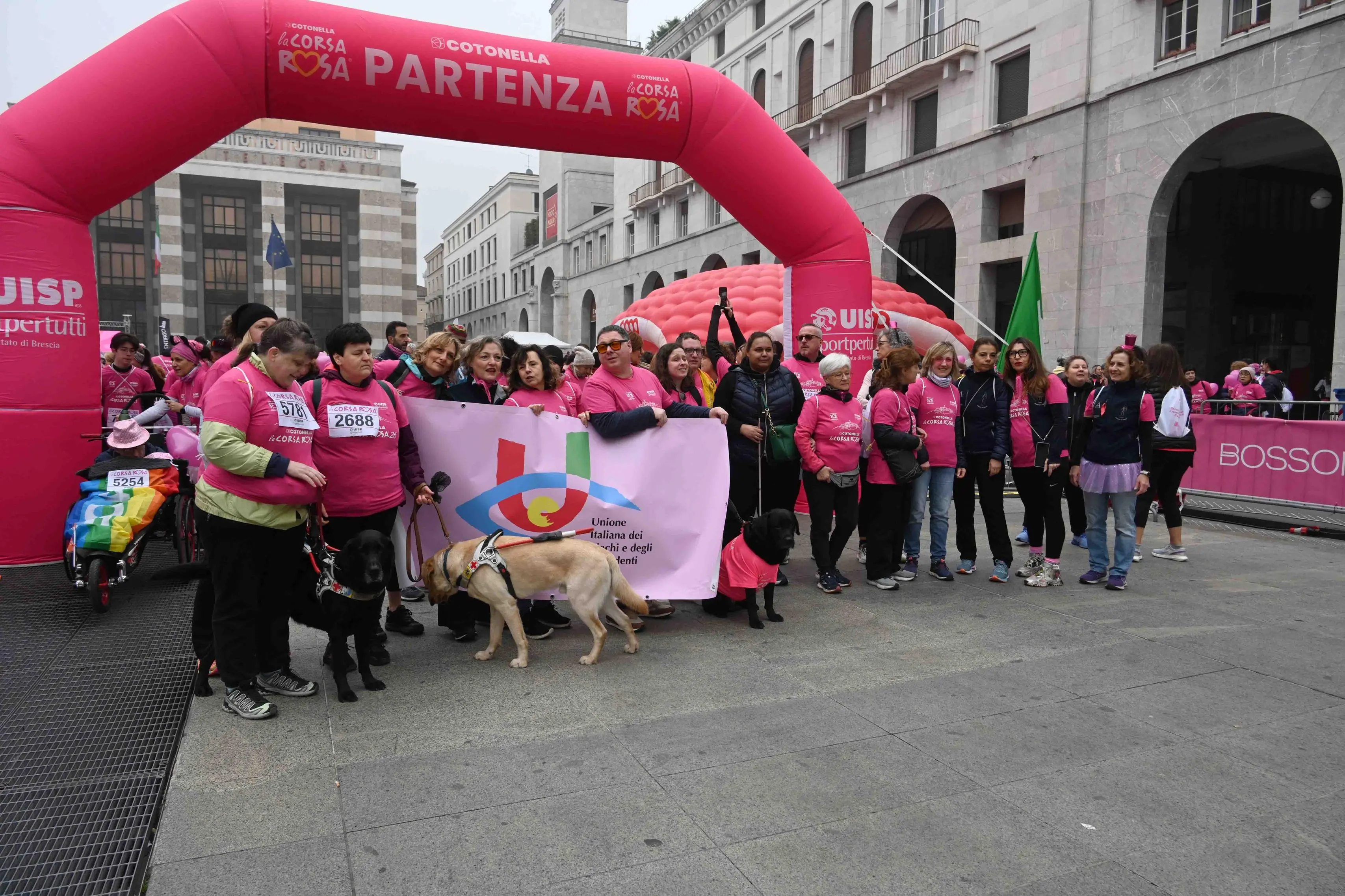 CRONACA BRESCIA PIAZZA VITTORIA PARTENZA CORSA ROSA PER SANDRINI 01-03-2026 MARCO ORTOGNI /GIOVANNI BENINI NEW EDEN GROUP
