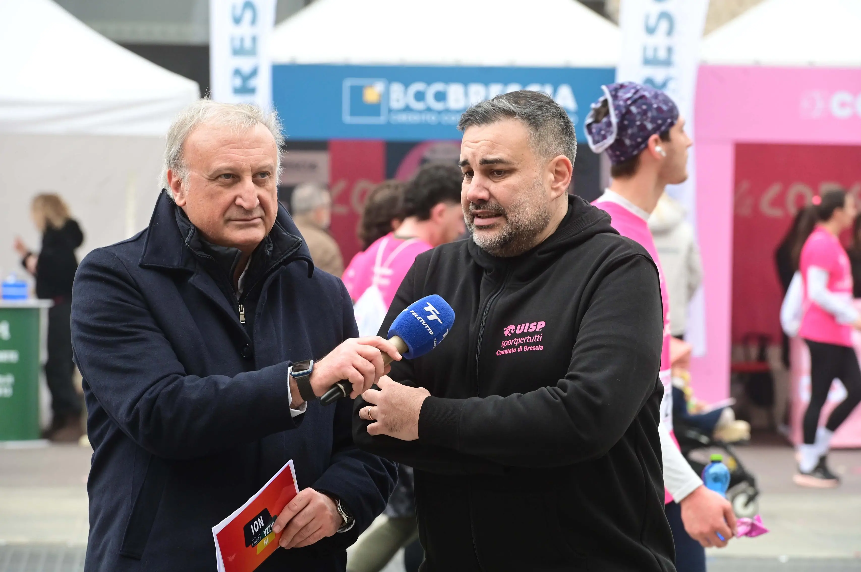 CRONACA  BRESCIA PIAZZA VITTORIA CORSA ROSA PUNTATA SPECIALE DI IN PIAZZA CON NOI REDAZIONE CRONACA 01-03-2026 GABRIELE STRADA NEW EDEN GROUP                             