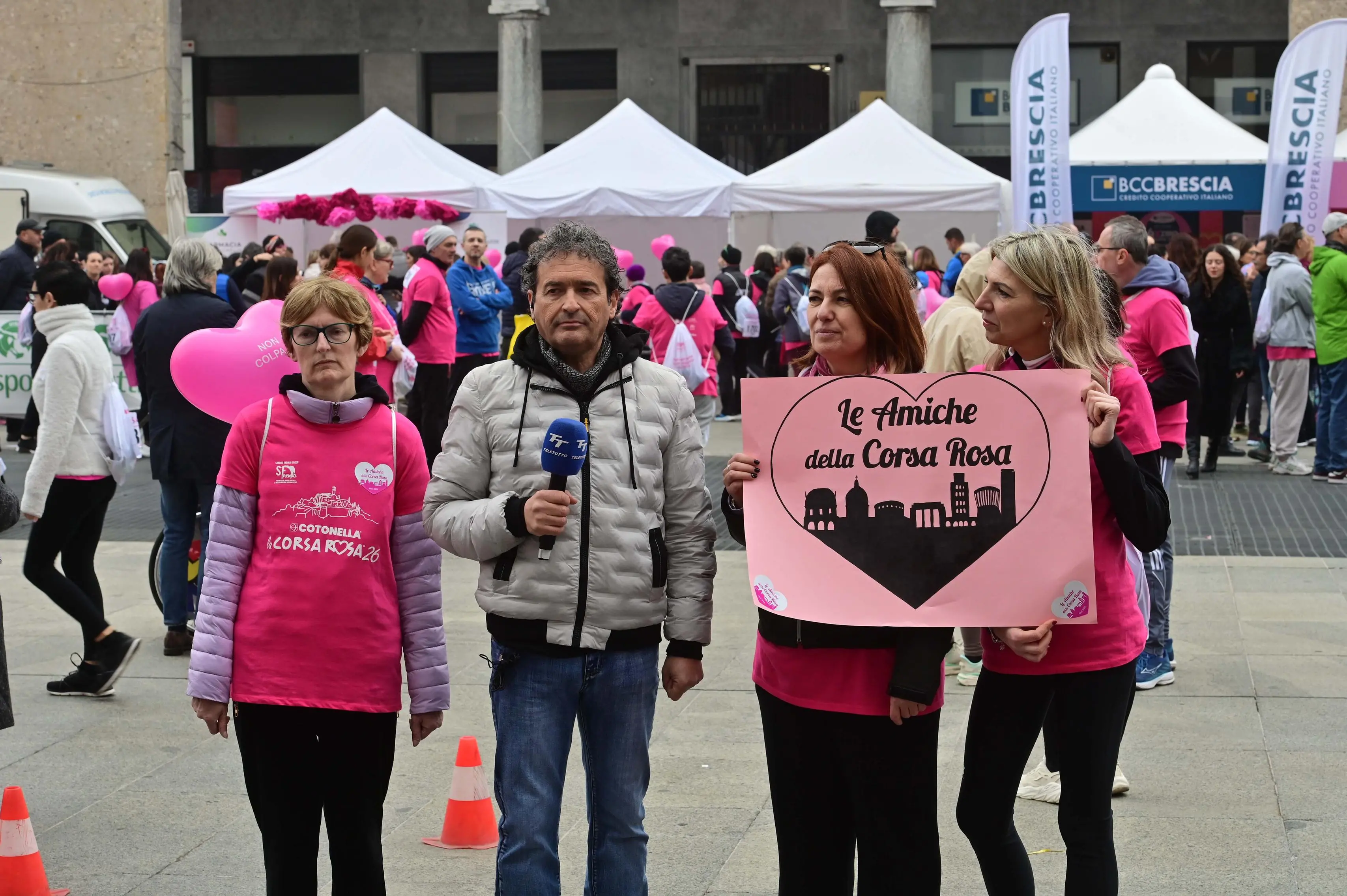CRONACA  BRESCIA PIAZZA VITTORIA CORSA ROSA PUNTATA SPECIALE DI IN PIAZZA CON NOI REDAZIONE CRONACA 01-03-2026 GABRIELE STRADA NEW EDEN GROUP                             