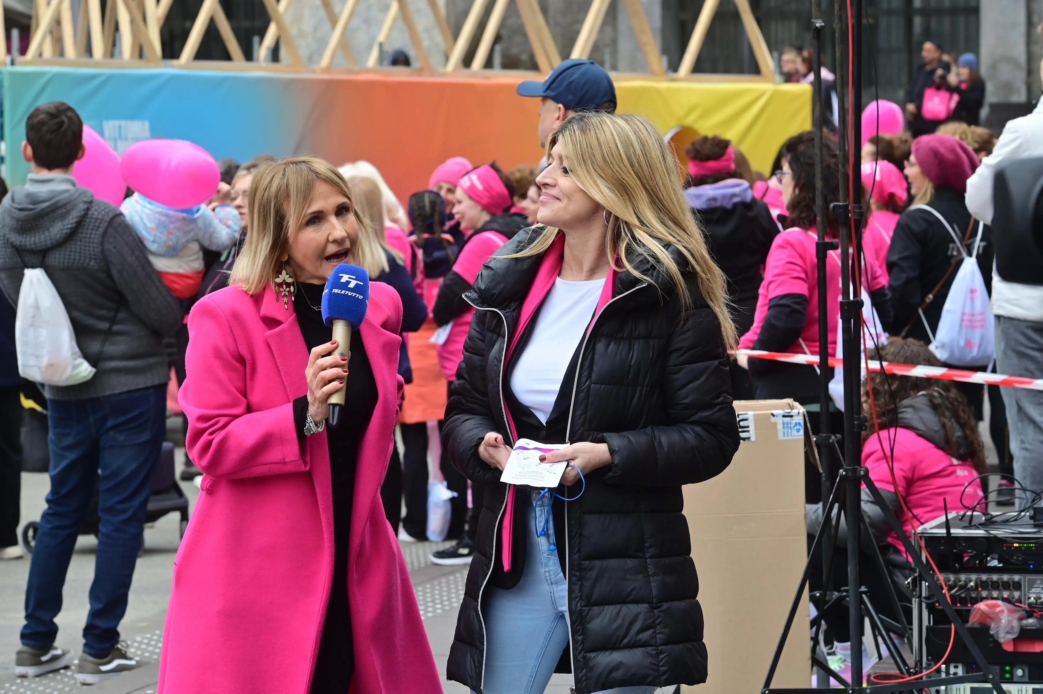 CRONACA  BRESCIA PIAZZA VITTORIA CORSA ROSA PUNTATA SPECIALE DI IN PIAZZA CON NOI REDAZIONE CRONACA 01-03-2026 GABRIELE STRADA NEW EDEN GROUP                             