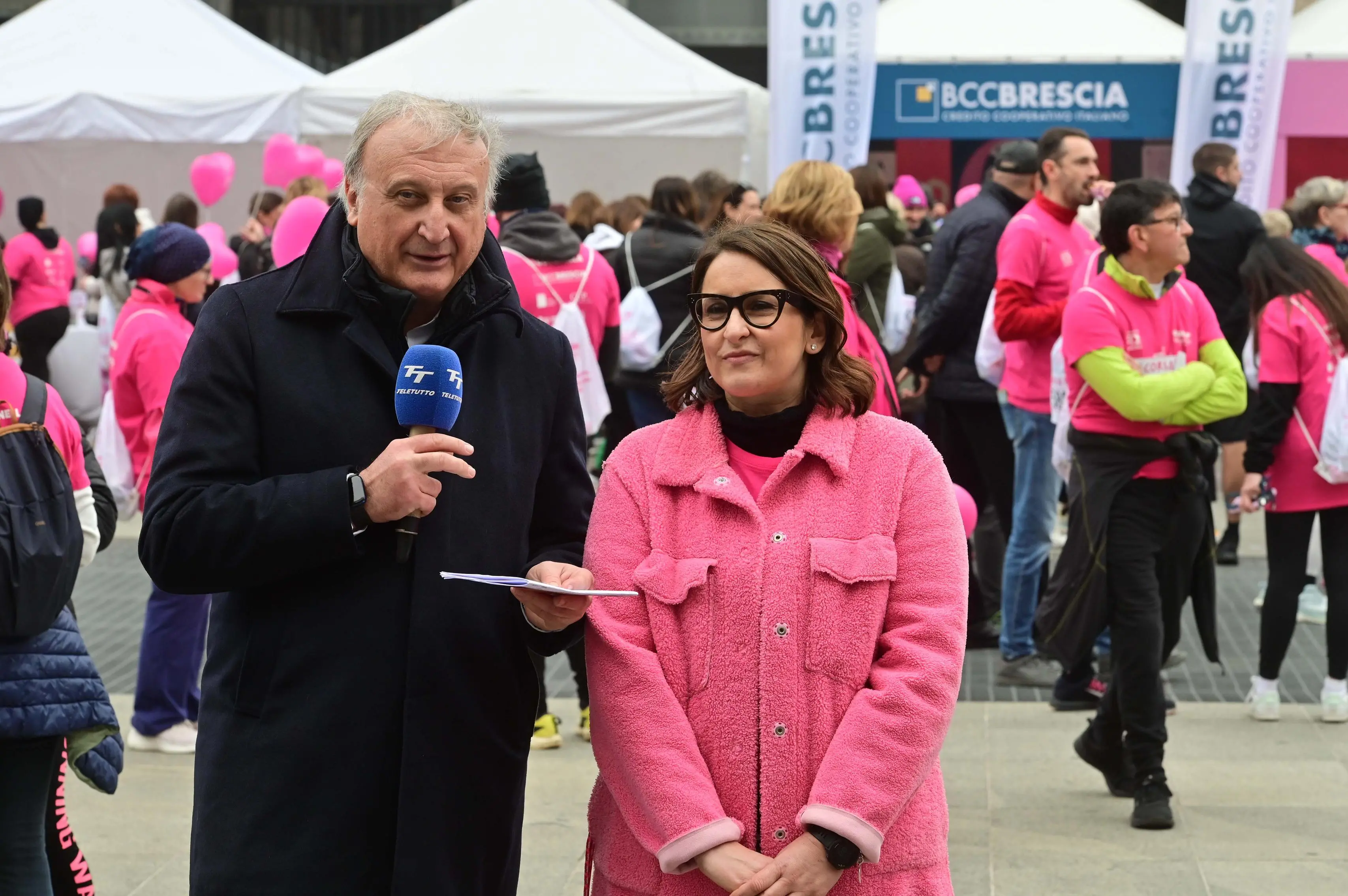 CRONACA  BRESCIA PIAZZA VITTORIA CORSA ROSA PUNTATA SPECIALE DI IN PIAZZA CON NOI REDAZIONE CRONACA 01-03-2026 GABRIELE STRADA NEW EDEN GROUP                             