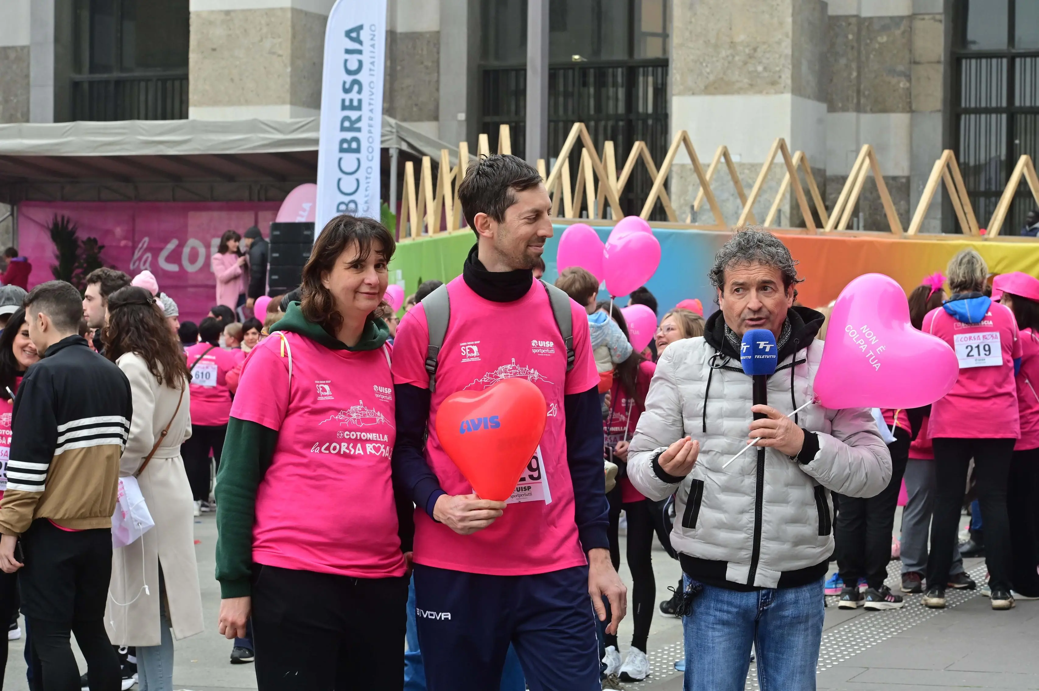 CRONACA  BRESCIA PIAZZA VITTORIA CORSA ROSA PUNTATA SPECIALE DI IN PIAZZA CON NOI REDAZIONE CRONACA 01-03-2026 GABRIELE STRADA NEW EDEN GROUP                             