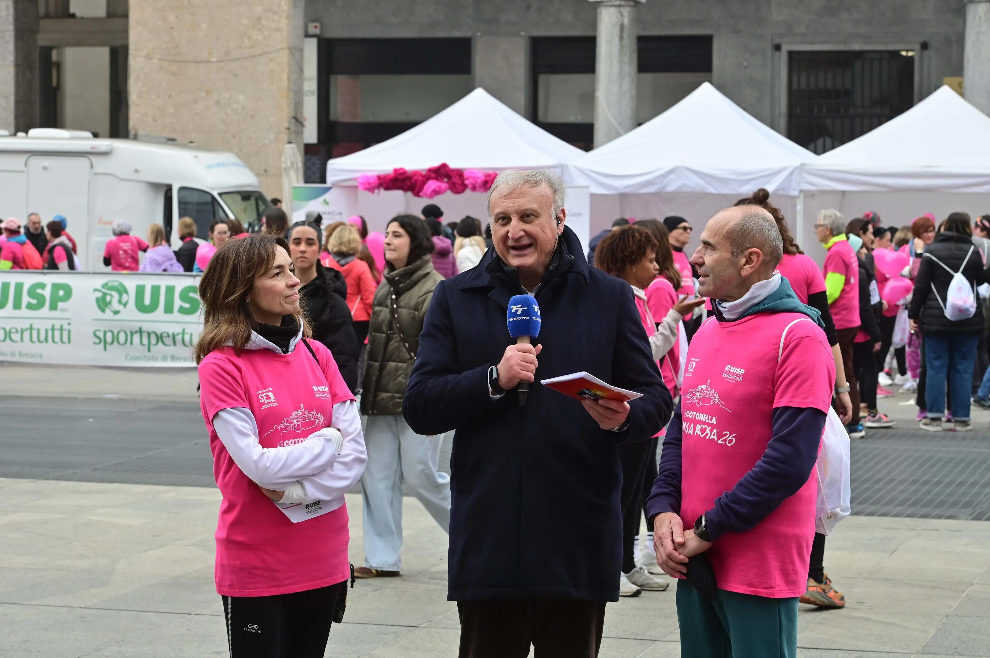 CRONACA  BRESCIA PIAZZA VITTORIA CORSA ROSA PUNTATA SPECIALE DI IN PIAZZA CON NOI REDAZIONE CRONACA 01-03-2026 GABRIELE STRADA NEW EDEN GROUP                             