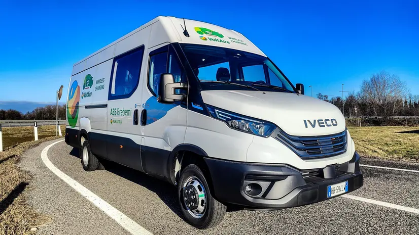 L'eDaily Iveco con ricarica wireless sulla A35 Brebemi