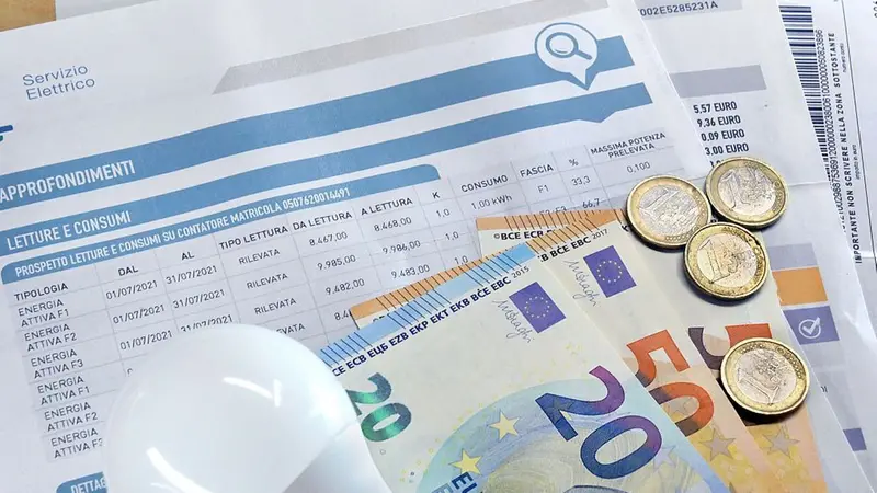 Le bollette pesano sempre di più sui bilanci delle famiglie