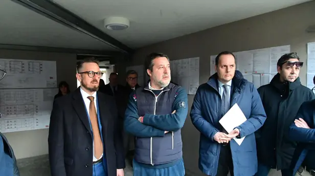 Il ministro Matteo Salvini in visita alle case Aler di via Drammis