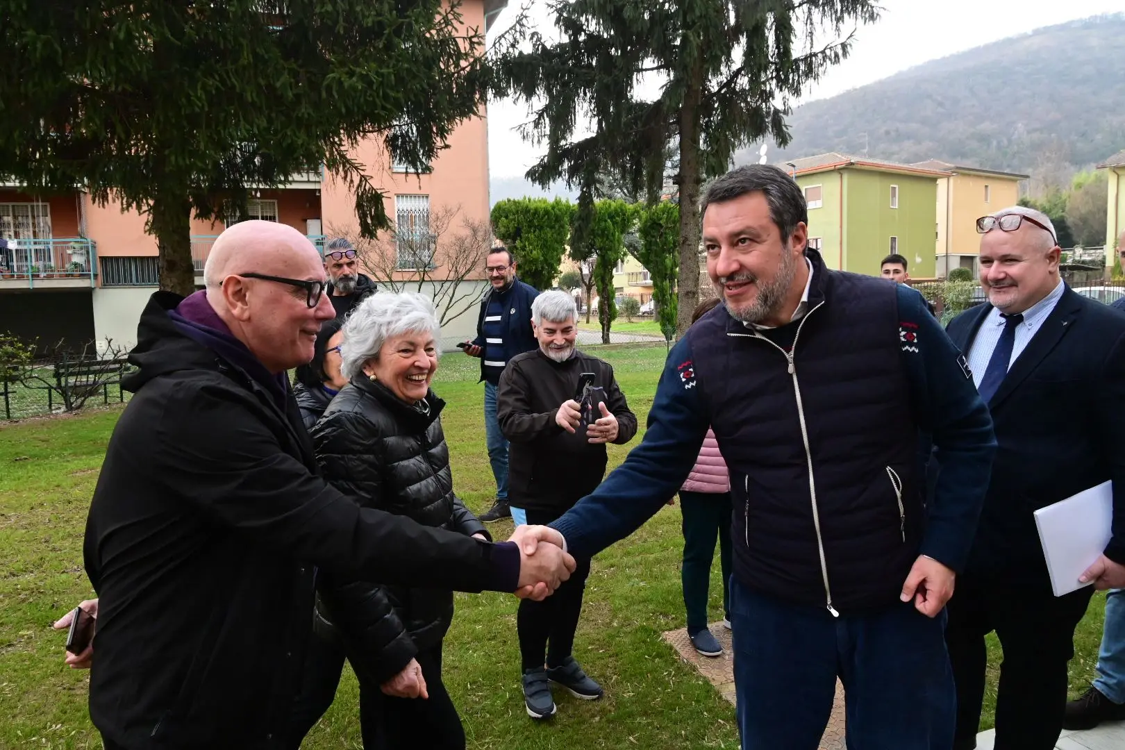Il ministro Matteo Salvini in visita alle case Aler di via Drammis