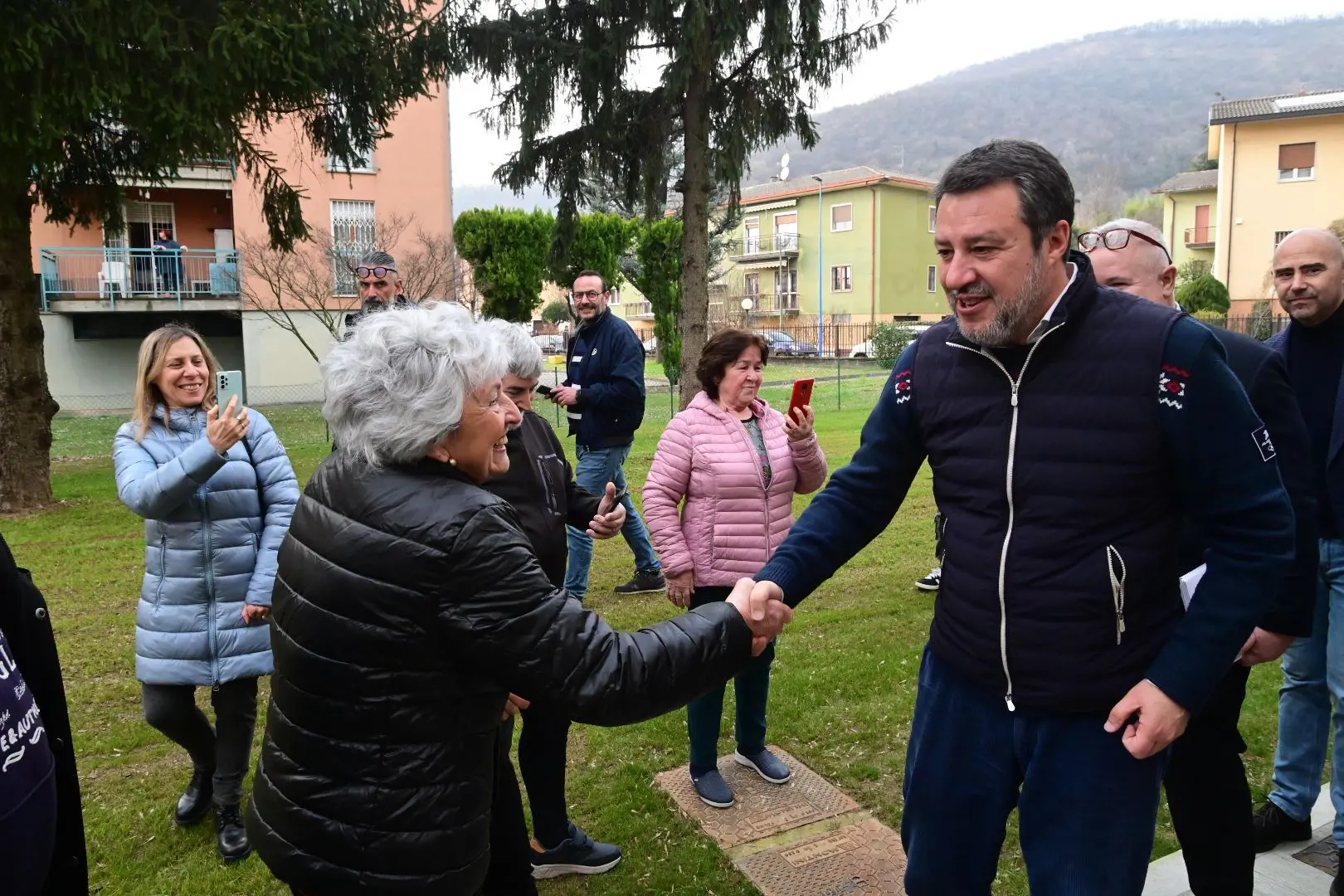 Il ministro Matteo Salvini in visita alle case Aler di via Drammis