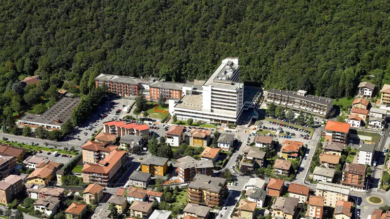 Una panoramica dall'alto dell'ospedale di Gardone Valtrompia - © www.giornaledibrescia.it