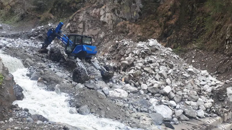I lavori per contenere il torrente Vallaro a Vione (foto d'archivio) - © www.giornaledibrescia.it