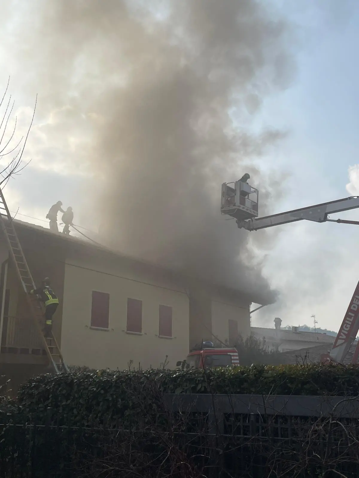 L'incendio nel centro di Rovato