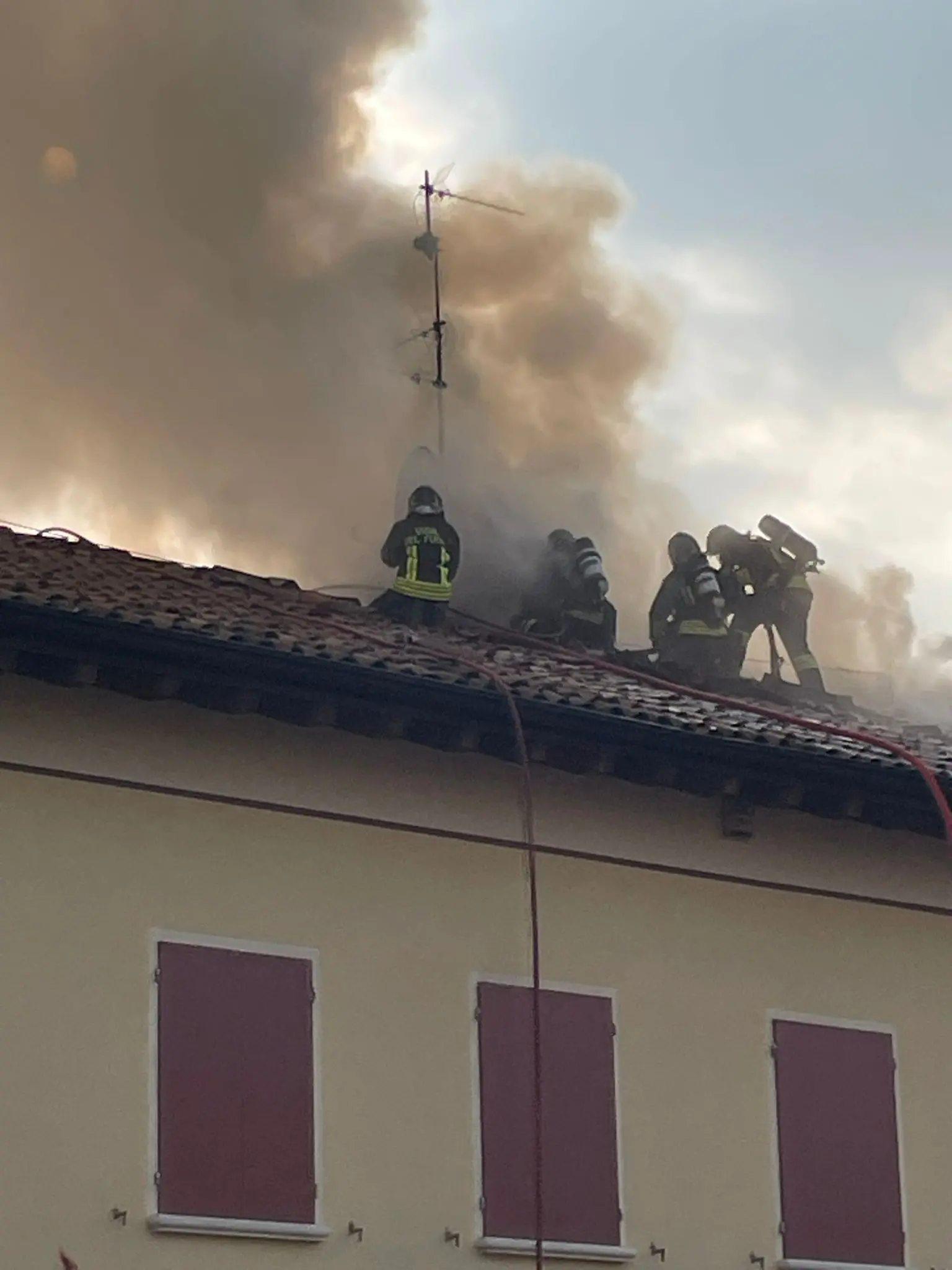 L'incendio nel centro di Rovato