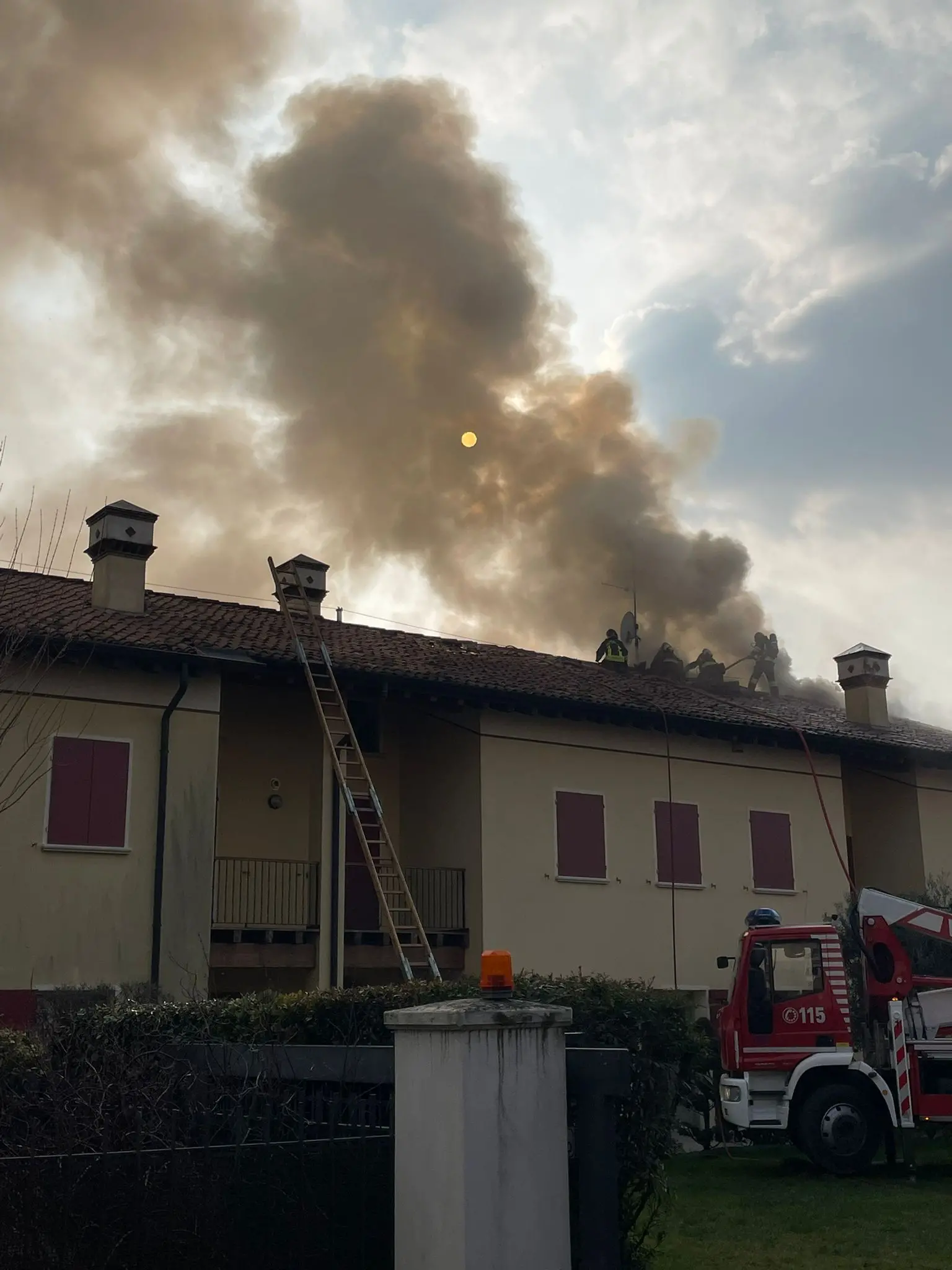 L'incendio nel centro di Rovato