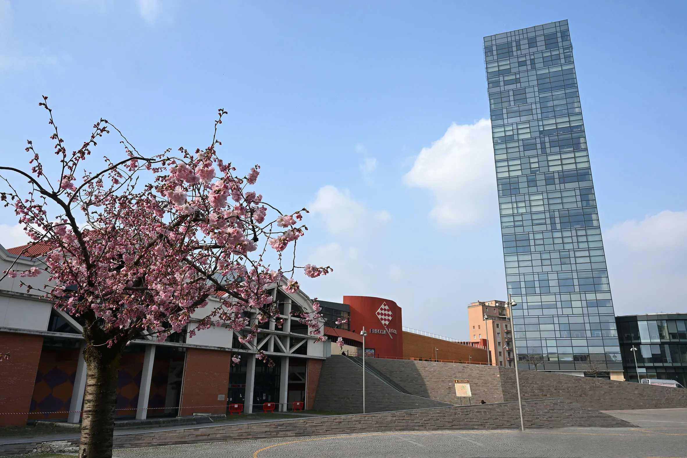 La conferenza stampa fuori dall'ex Freccia Rossa