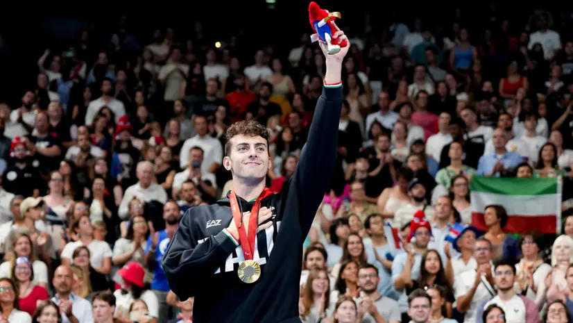 Federico Bicelli sul podio di Parigi - © www.giornaledibrescia.it