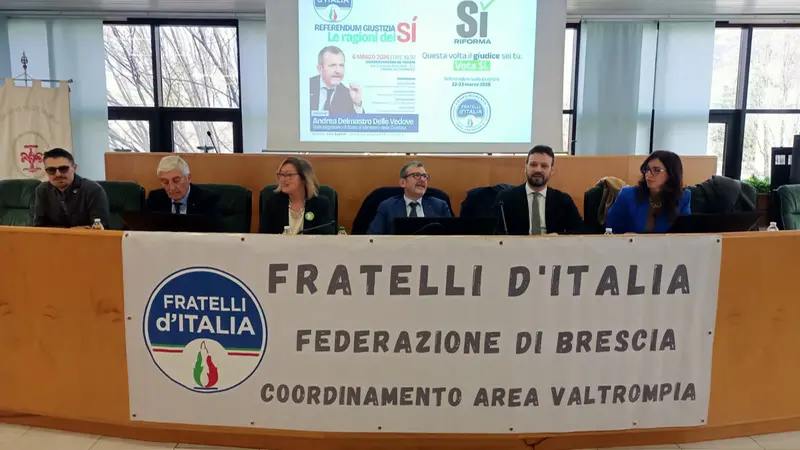 I relatori al tavolo a Gardone Valtrompia - © www.giornaledibrescia.it