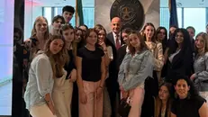 La classe del liceo Newton a Singapore