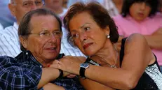 Una tenera immagine di Gino Corioni e Anna Bottazzi alla presentazione della squadra in una delle prima stagioni a Brescia