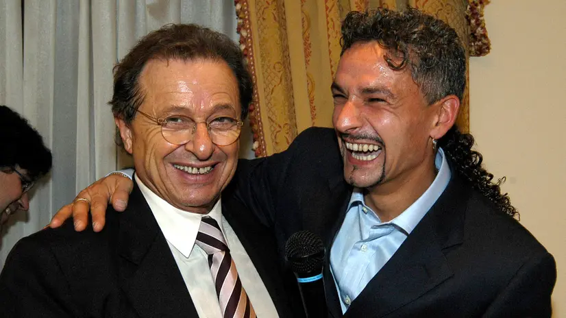 Un bell'abbraccio tra Corioni e Baggio: sono stati legatissimi