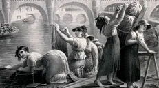 Donne lavano i panni in un fiume in un'antica litografia