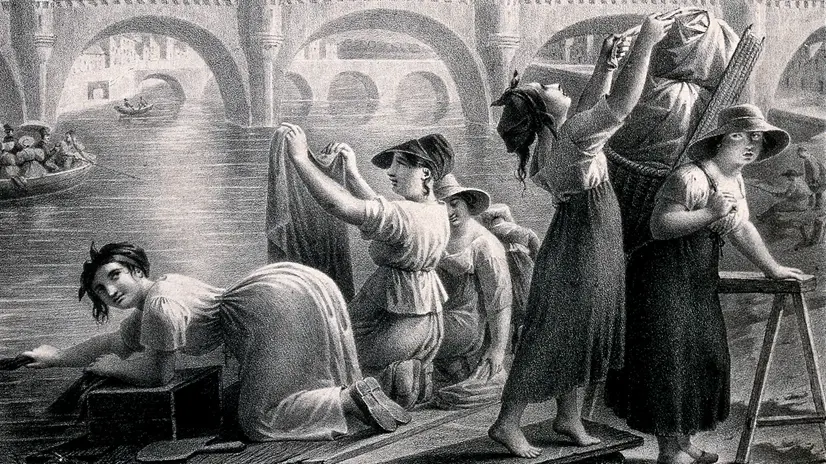 Donne lavano i panni in un fiume in un'antica litografia