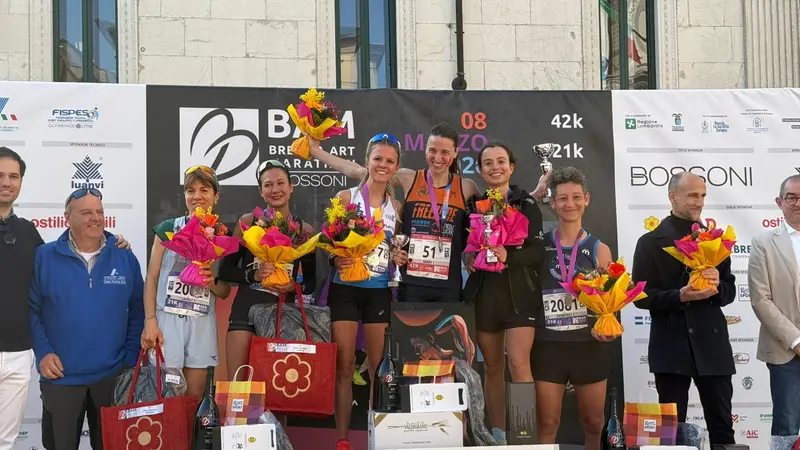 Il podio femminile della 21 chilometri - New Reporter Favretto © www.giornaledibrescia.it