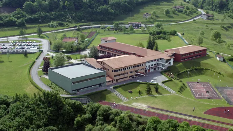 Una panoramica dell’istituto superiore Perlasca - © www.giornaledibrescia.it