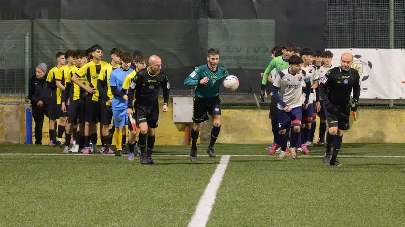 L'entrata in campo delle squadre -  © www.giornaledibrescia.it