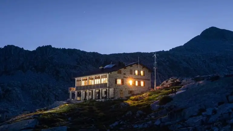 Il rifugio Tita Secchi - Immagine tratta da Instagram