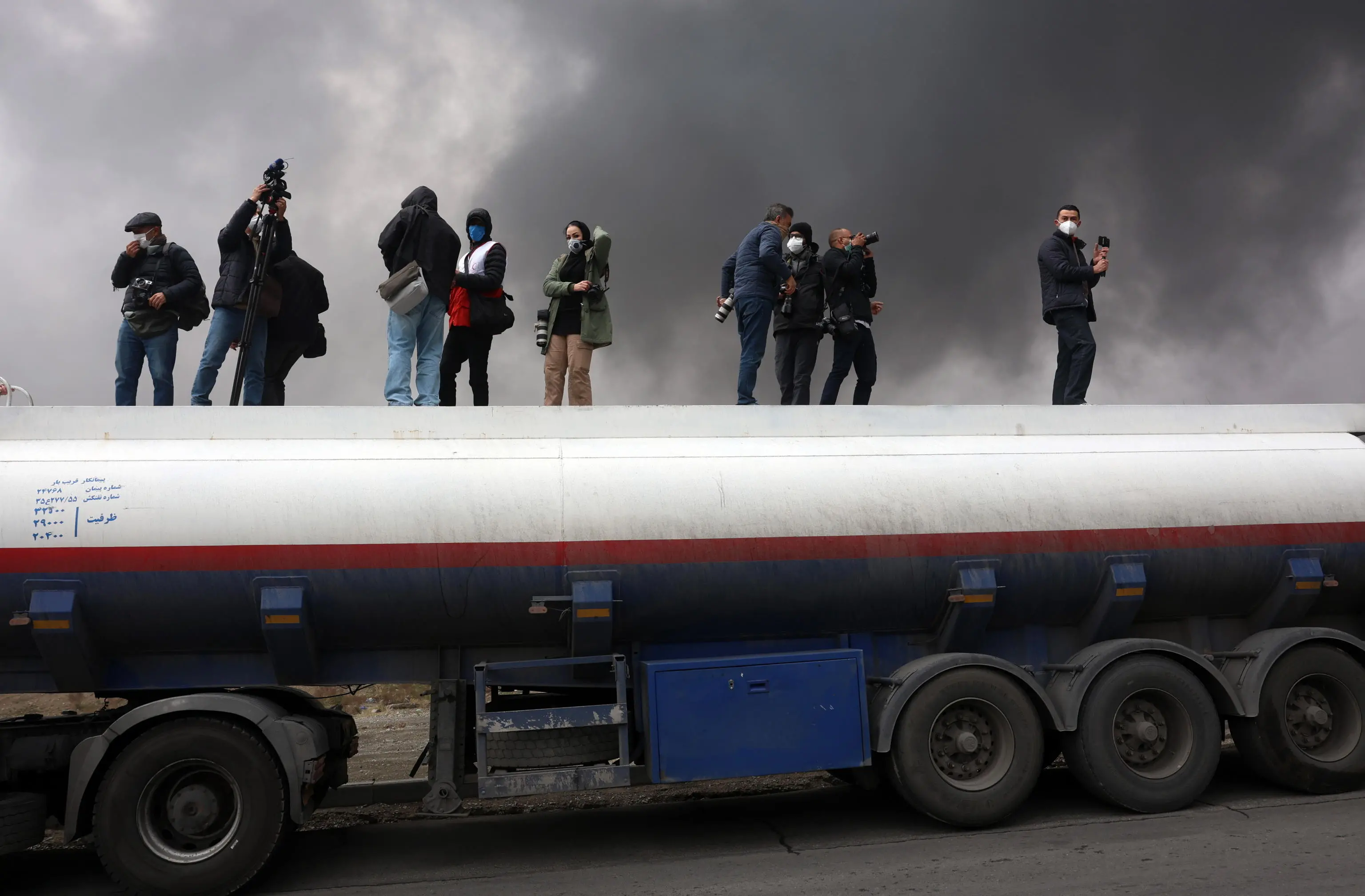 Iran, nel cielo di Teheran «nuvole nere e piogge acide cariche di petrolio