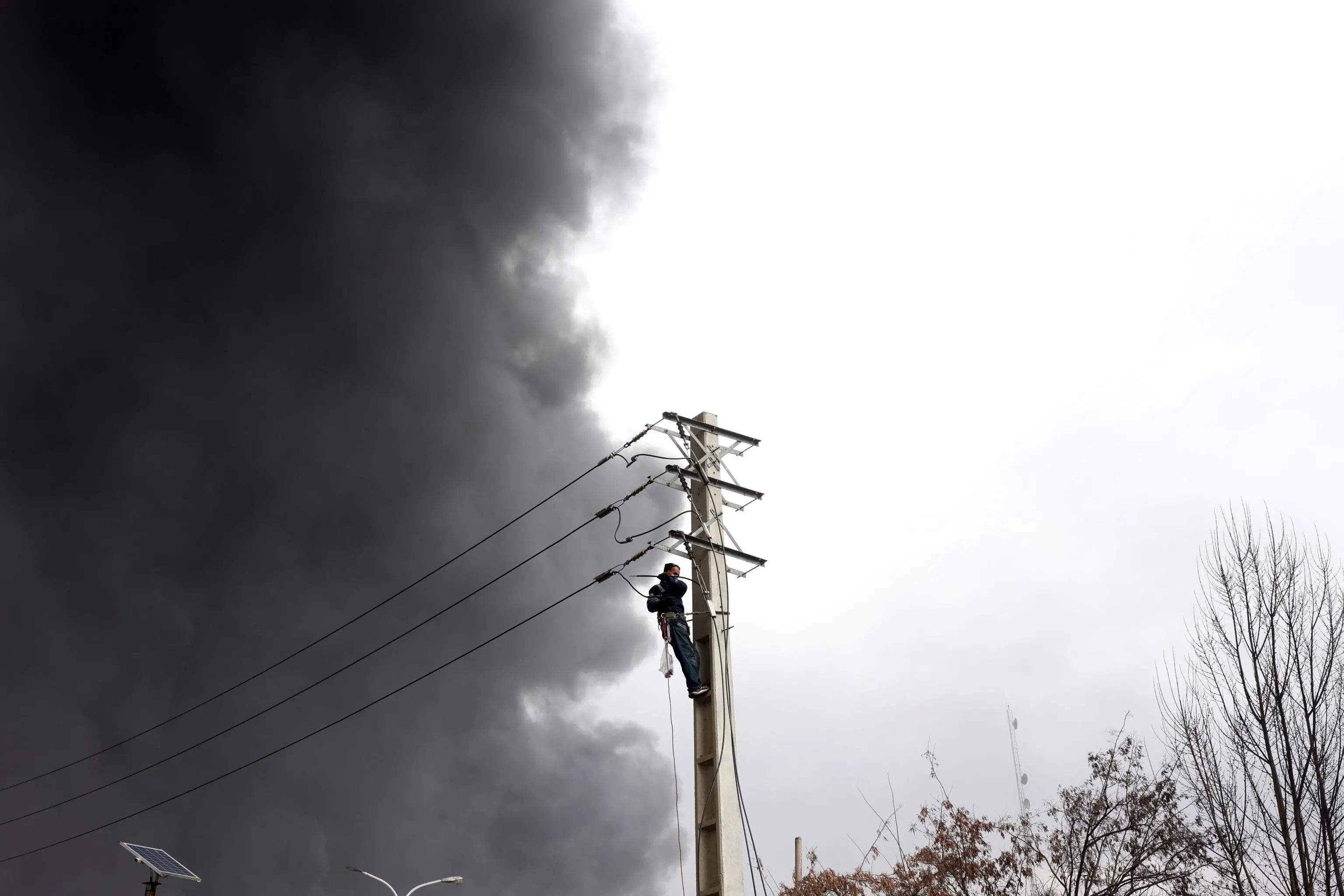 Iran, nel cielo di Teheran «nuvole nere e piogge acide cariche di petrolio