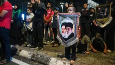 Una manifestazione in sostegno dell'Iran dopo l'attacco Usa-Israele - Foto Ansa/Epa/Nazir Sufari © www.giornaledibrescia.it